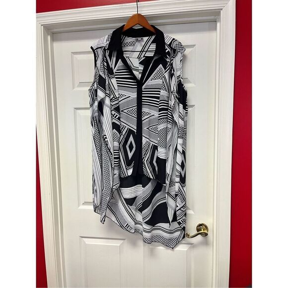 Avenue Black & White Geometric Assymetrical Button Down Duster Top sz 22/24 NWOT - Picture 1 of 7